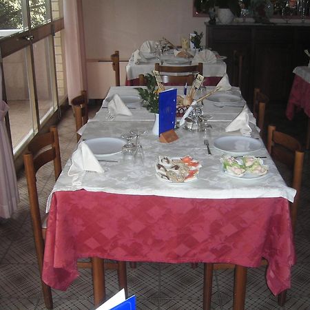 Hotel Marselli Римини Екстериор снимка