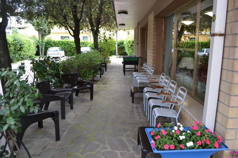Hotel Marselli Римини Екстериор снимка