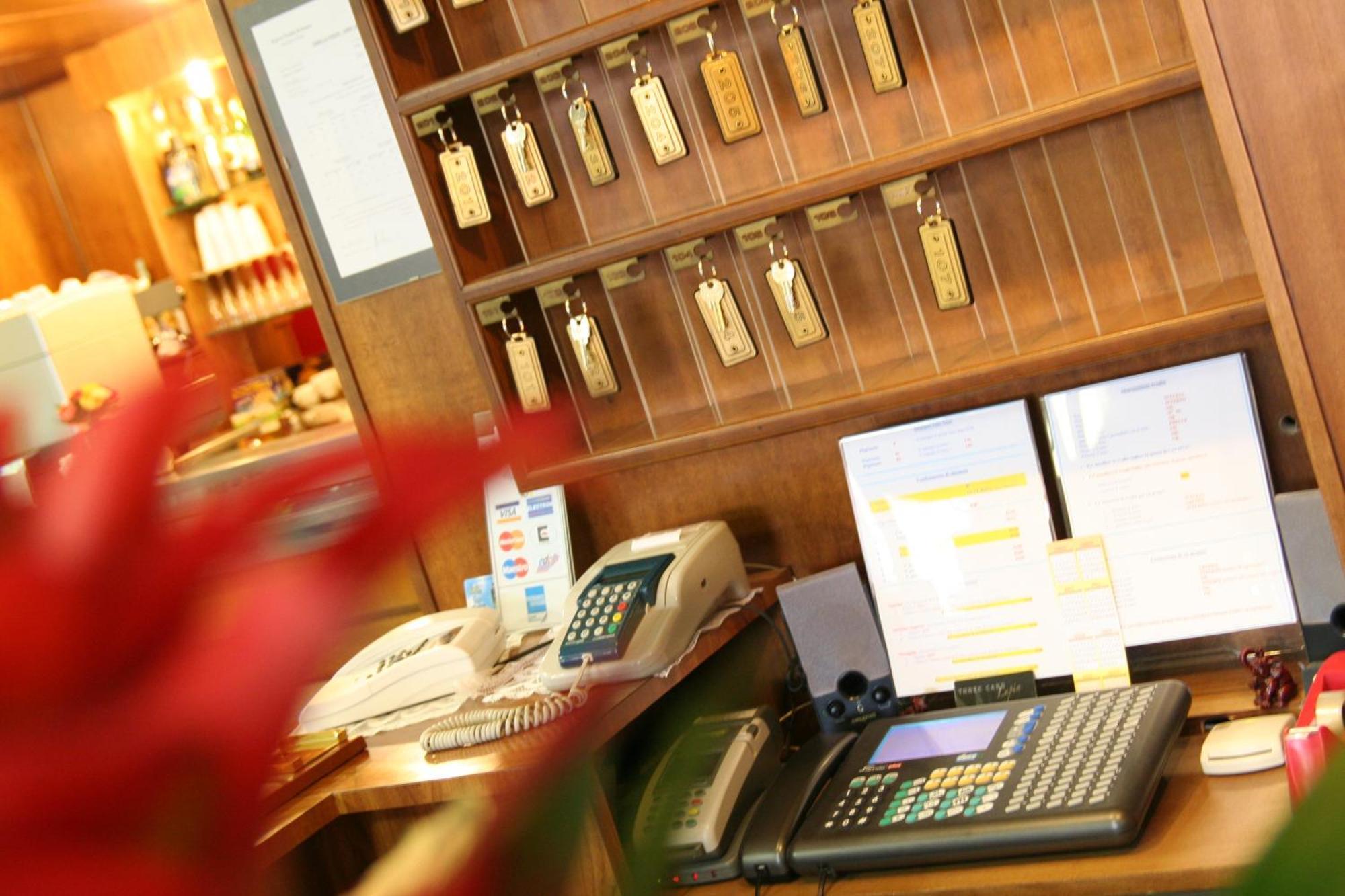 Hotel Marselli Римини Екстериор снимка
