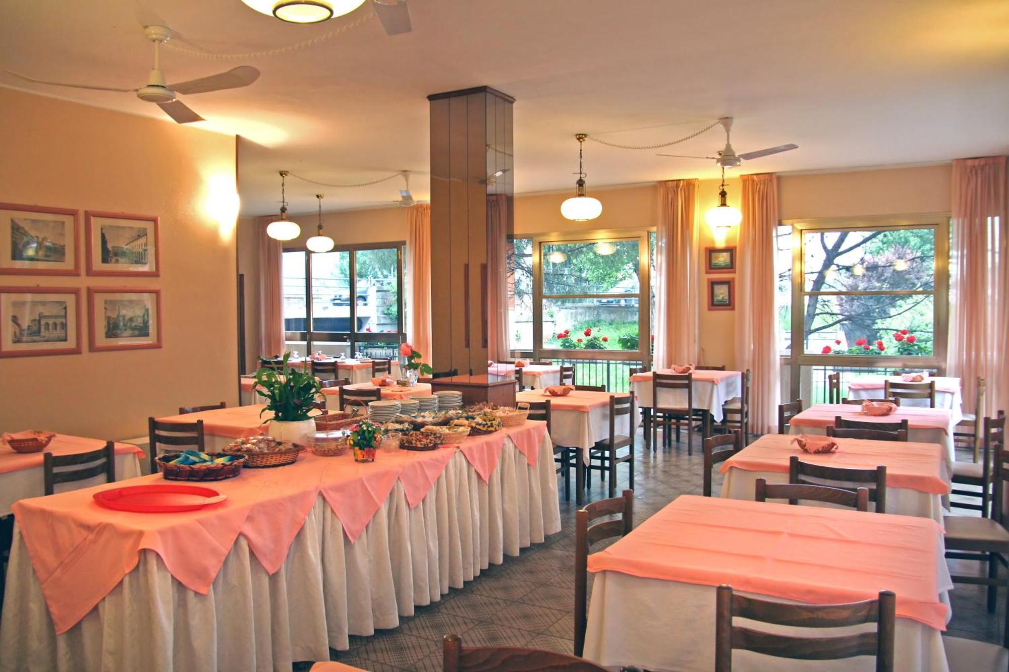 Hotel Marselli Римини Екстериор снимка