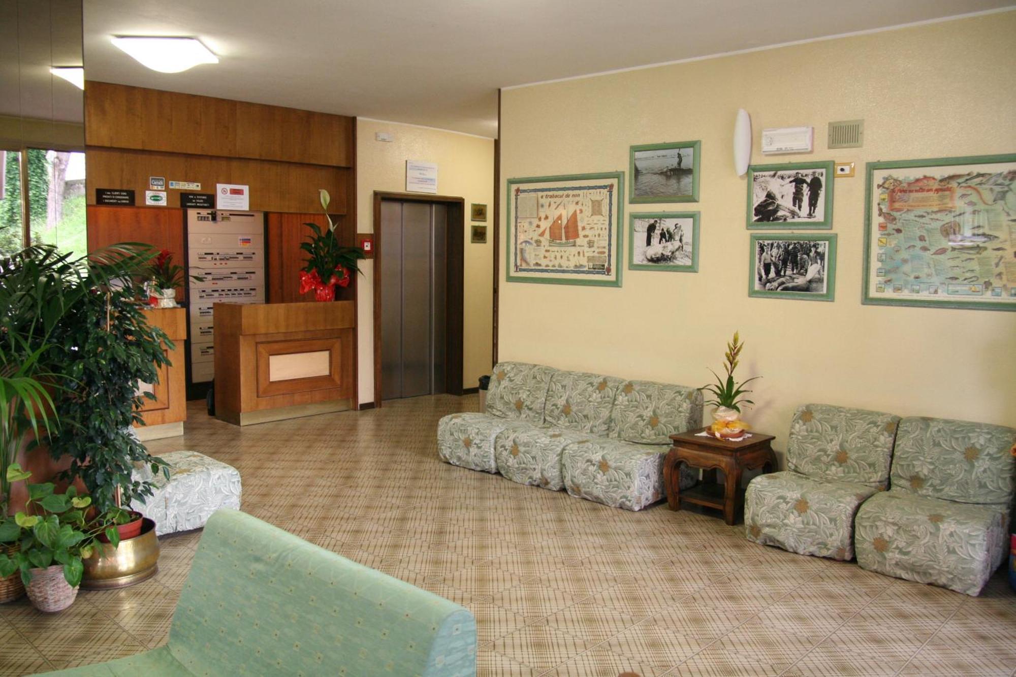 Hotel Marselli Римини Екстериор снимка