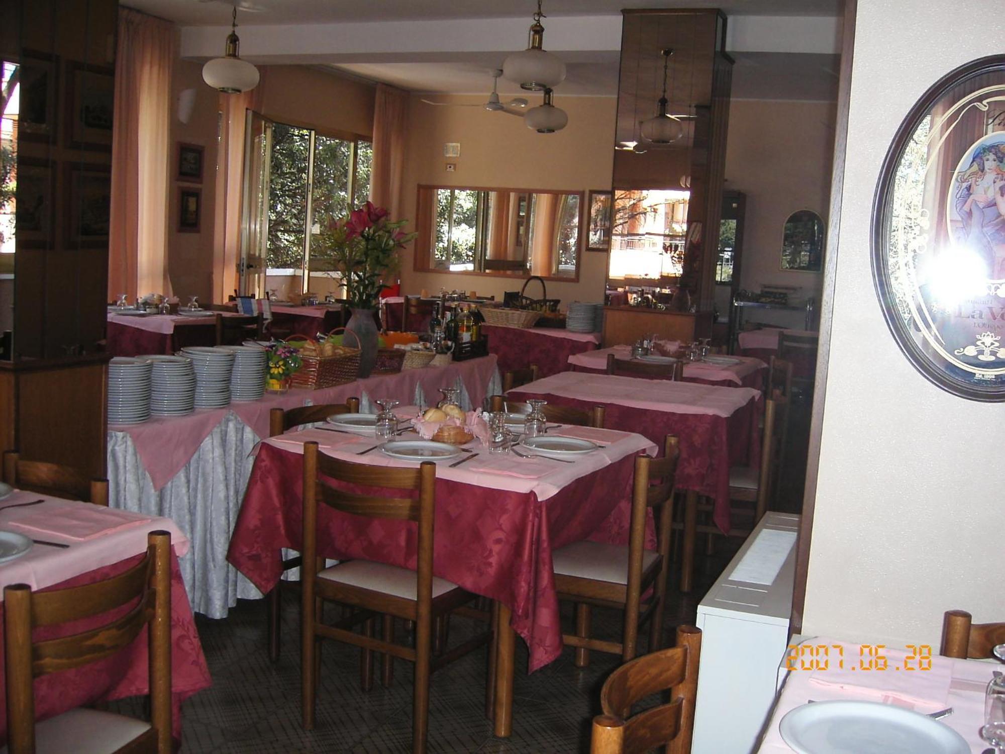 Hotel Marselli Римини Екстериор снимка