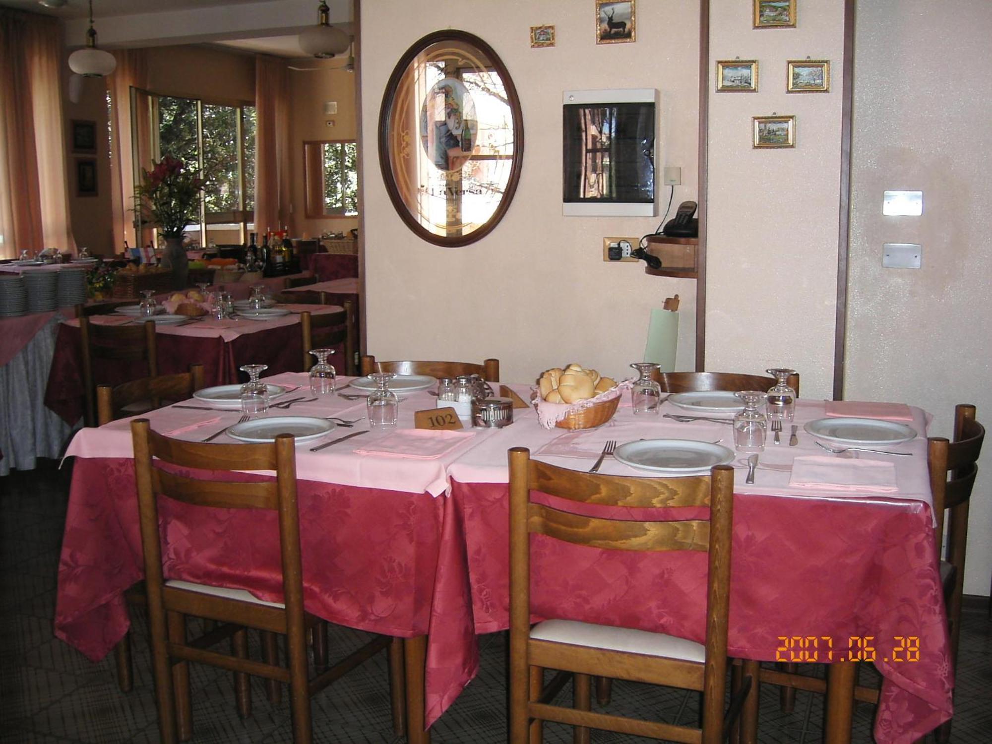Hotel Marselli Римини Екстериор снимка