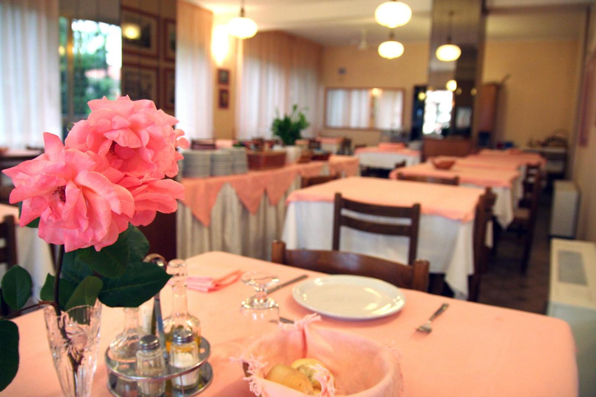 Hotel Marselli Римини Екстериор снимка
