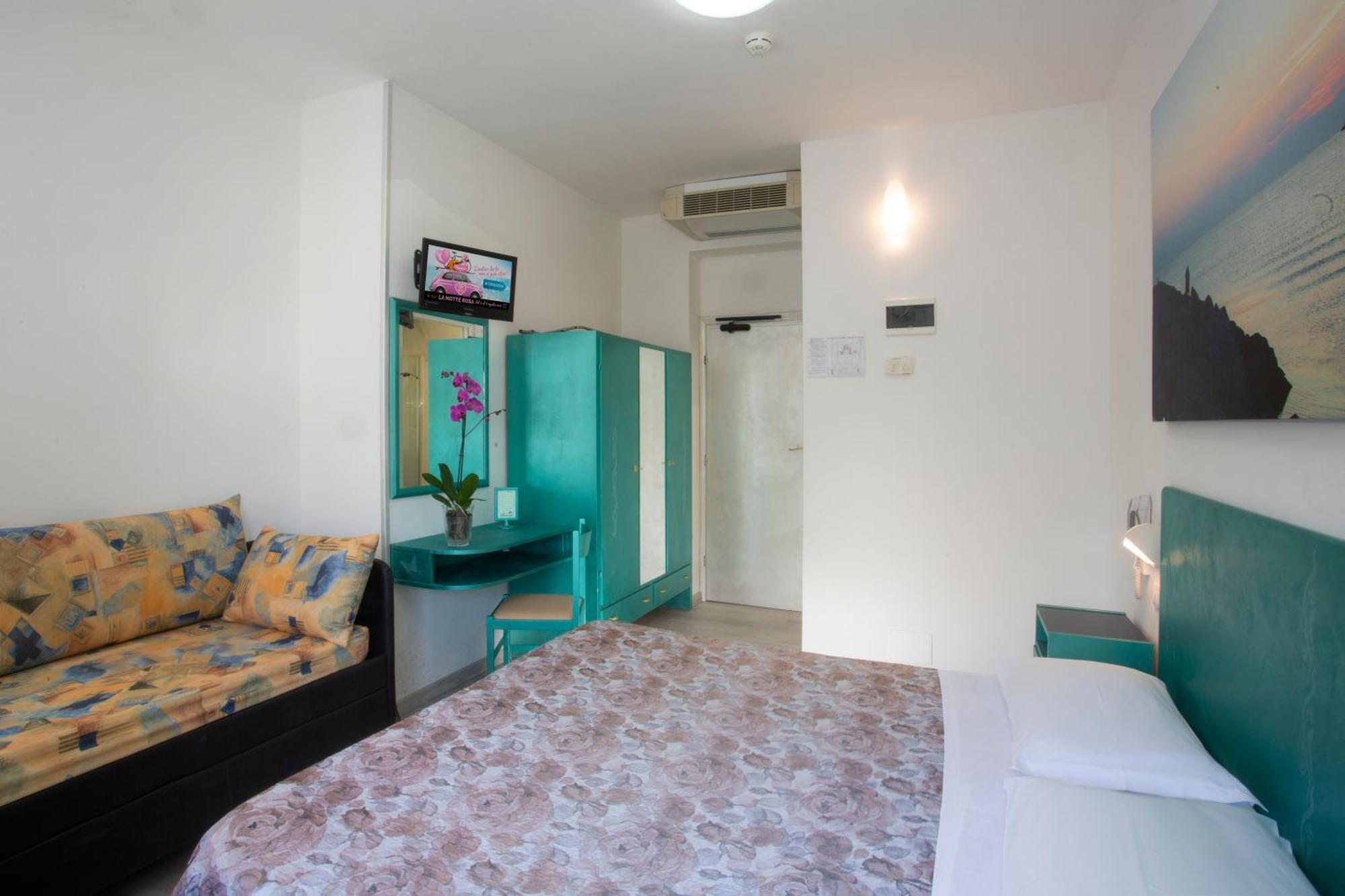 Hotel Marselli Римини Екстериор снимка