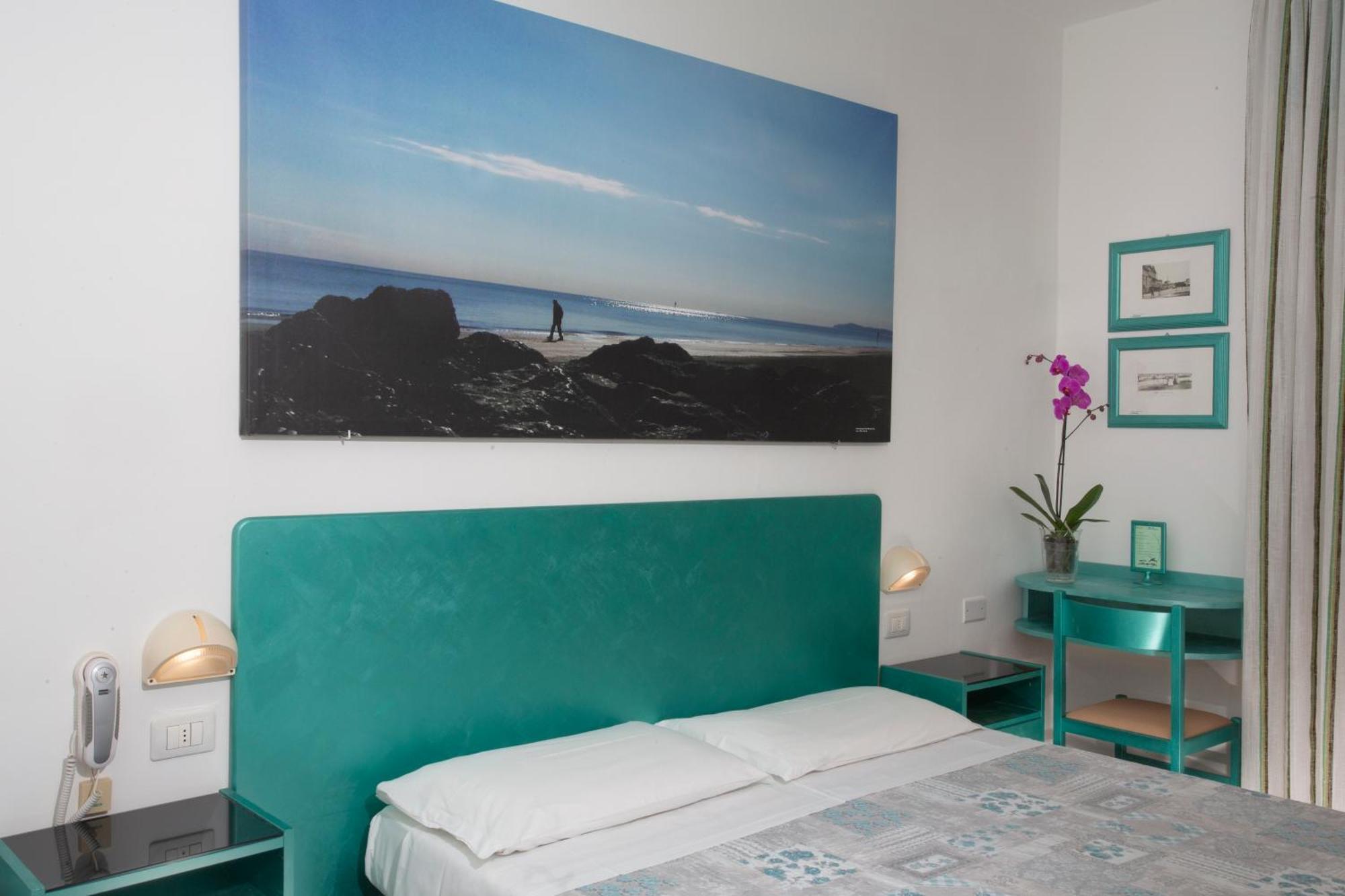 Hotel Marselli Римини Екстериор снимка