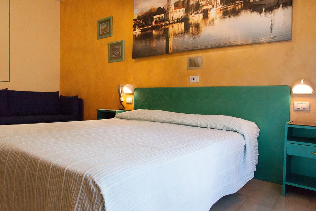 Hotel Marselli Римини Екстериор снимка
