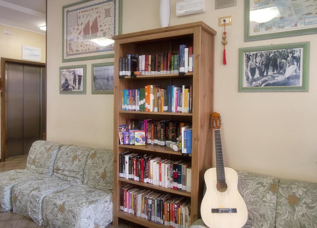 Hotel Marselli Римини Екстериор снимка