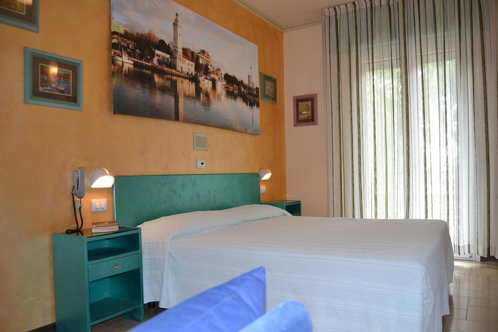 Hotel Marselli Римини Екстериор снимка