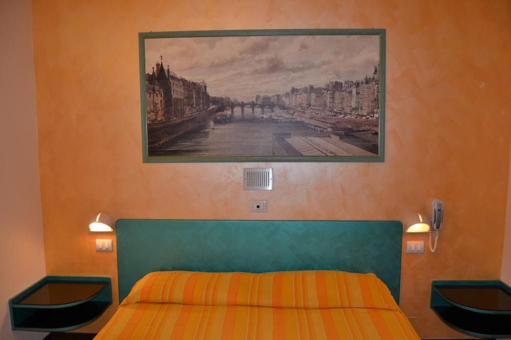 Hotel Marselli Римини Екстериор снимка