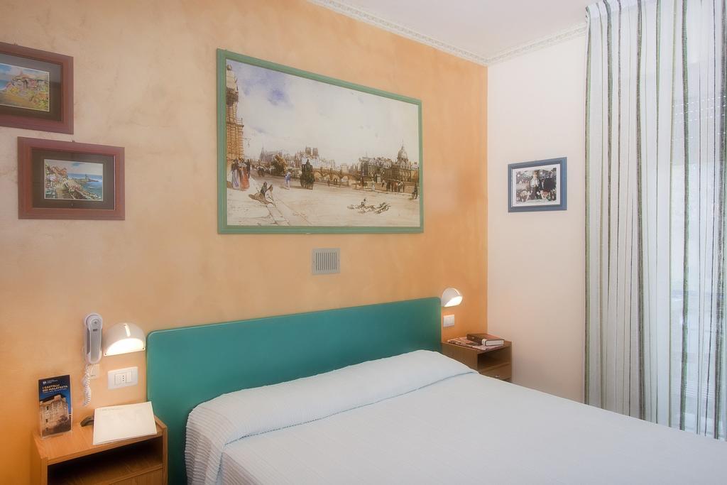 Hotel Marselli Римини Екстериор снимка