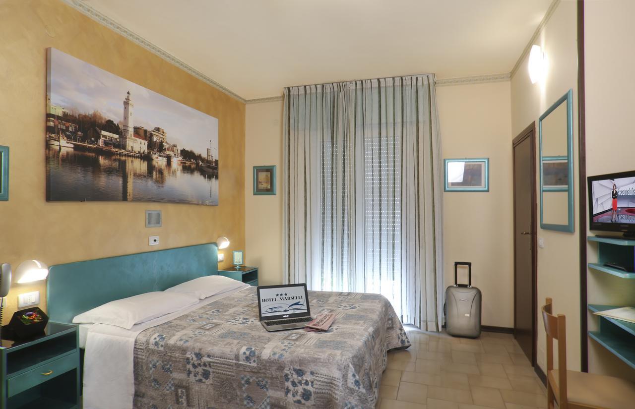 Hotel Marselli Римини Екстериор снимка