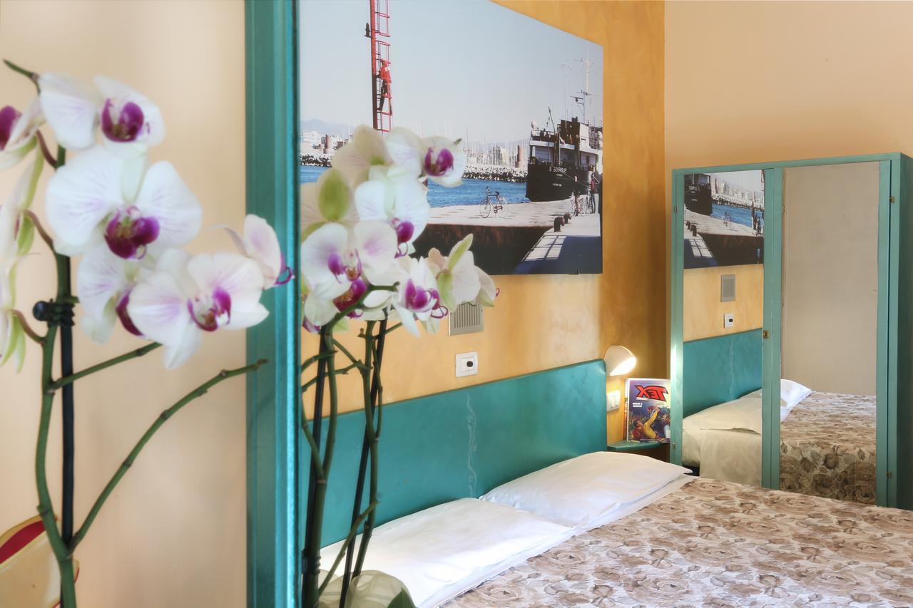 Hotel Marselli Римини Екстериор снимка