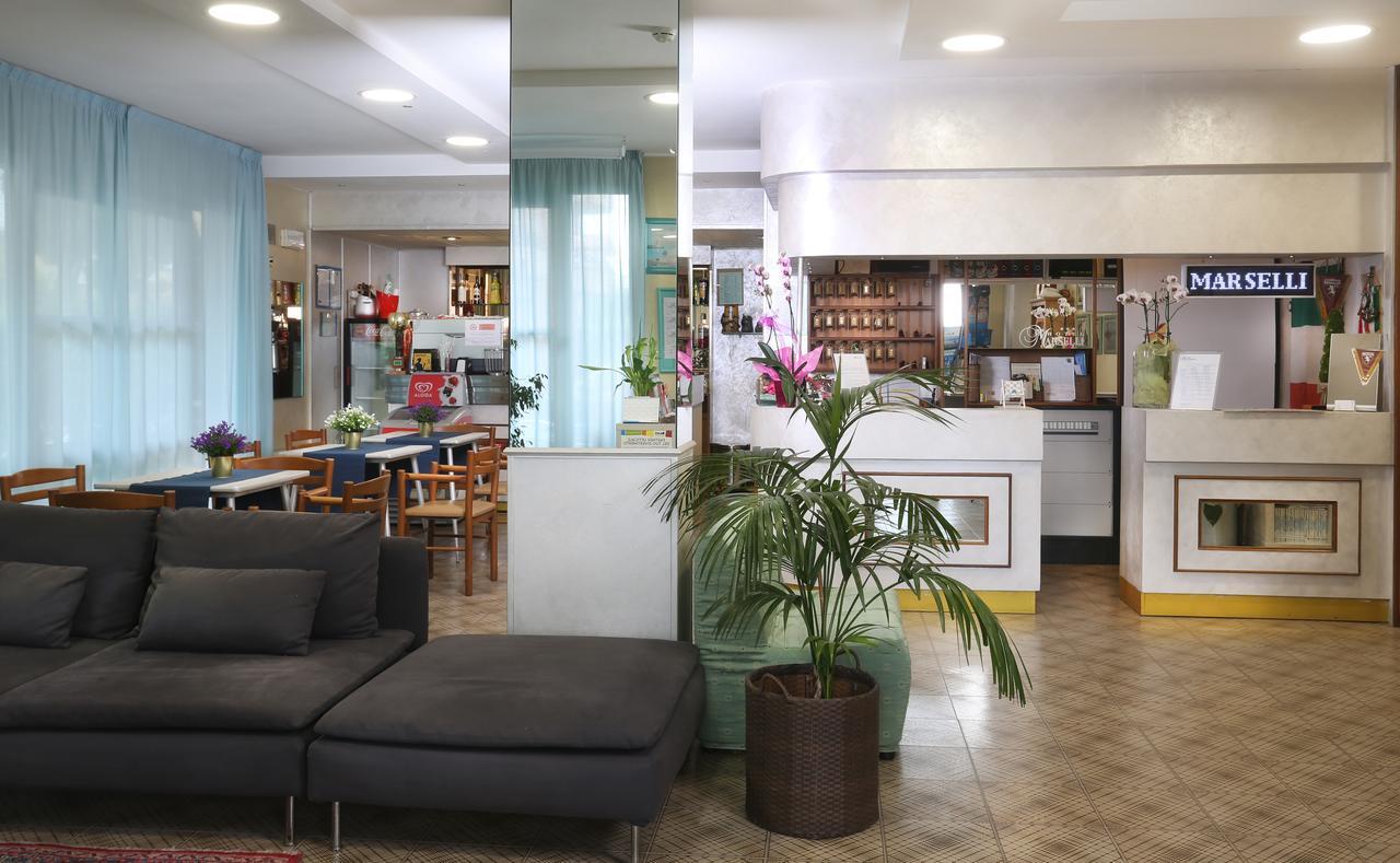Hotel Marselli Римини Екстериор снимка