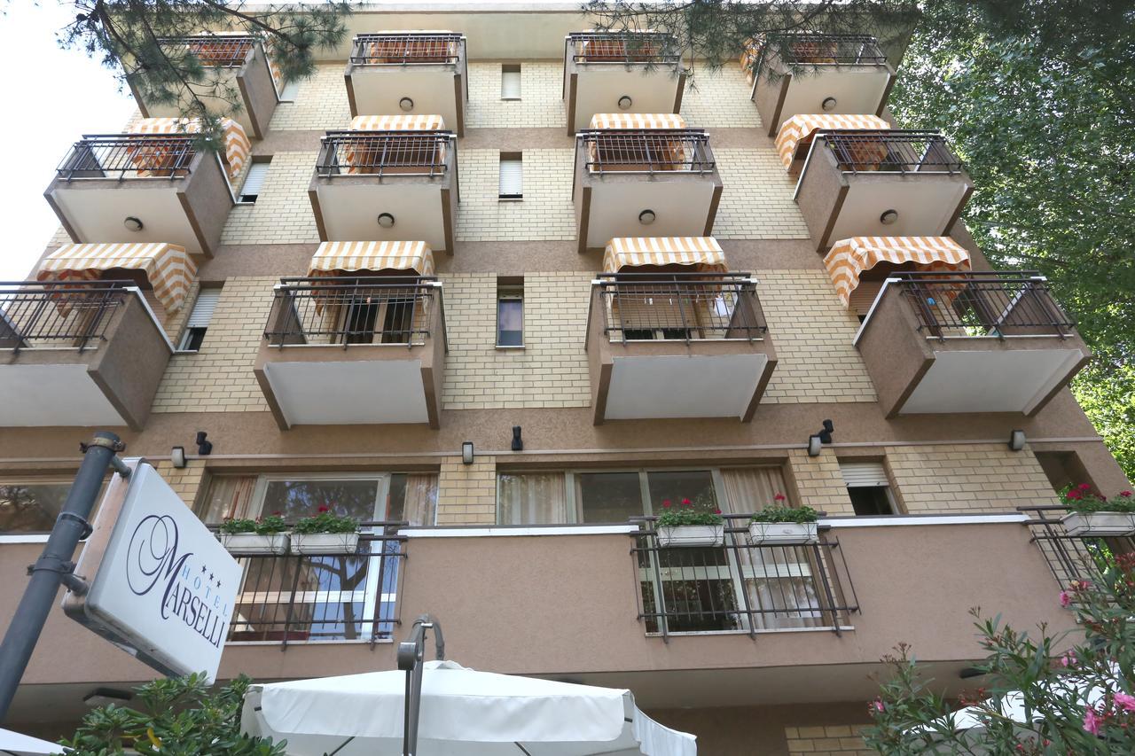 Hotel Marselli Римини Екстериор снимка