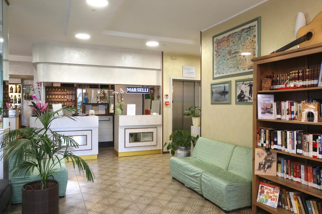 Hotel Marselli Римини Екстериор снимка