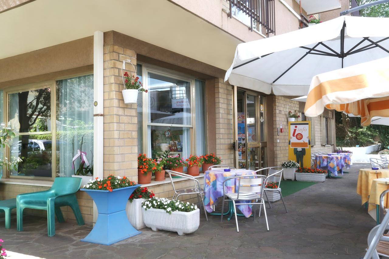 Hotel Marselli Римини Екстериор снимка