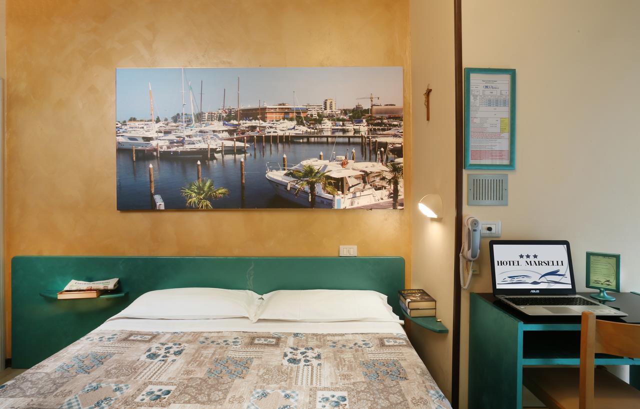 Hotel Marselli Римини Екстериор снимка